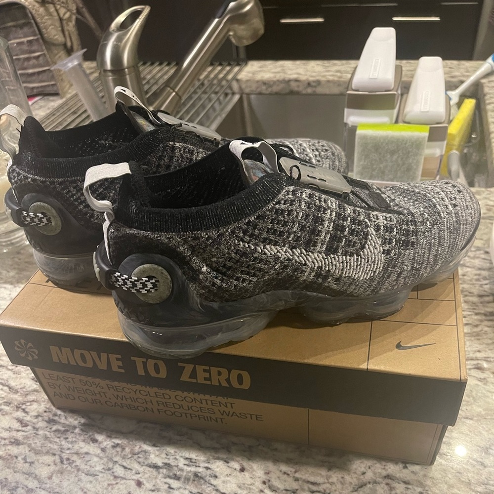 2020 Women’s Air Vapormax- 8.5